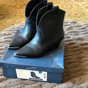 Universal Thread Black Pointed Ankle Booties with Wedge Heel